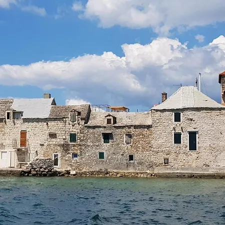 Pupa * Kastela