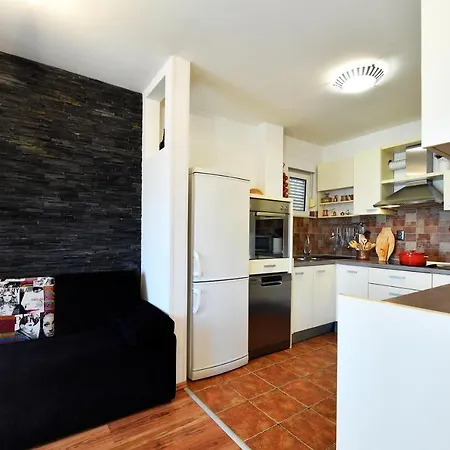 Pupa Apartment *