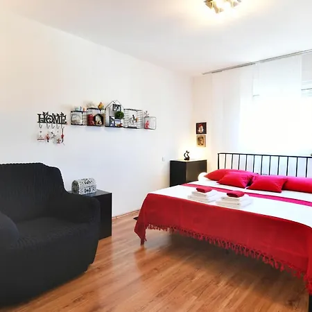 Pupa Apartment